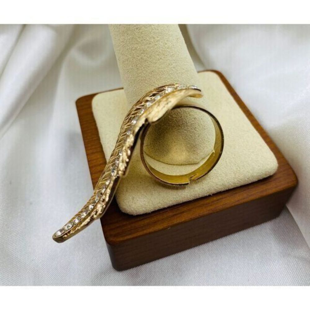 Vintage gold Tone Rhinestone Feather bold statement ring - Picture 3 of 6